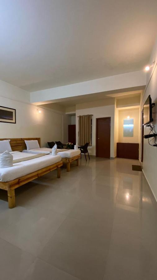 Hotel Travellers Inn シロン エクステリア 写真