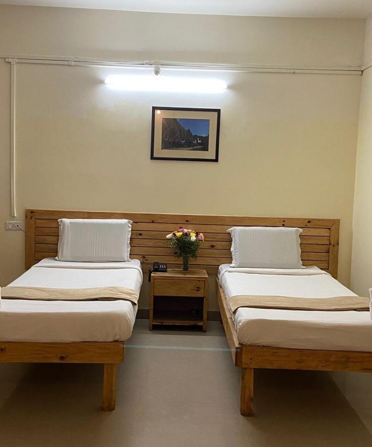 Hotel Travellers Inn シロン エクステリア 写真