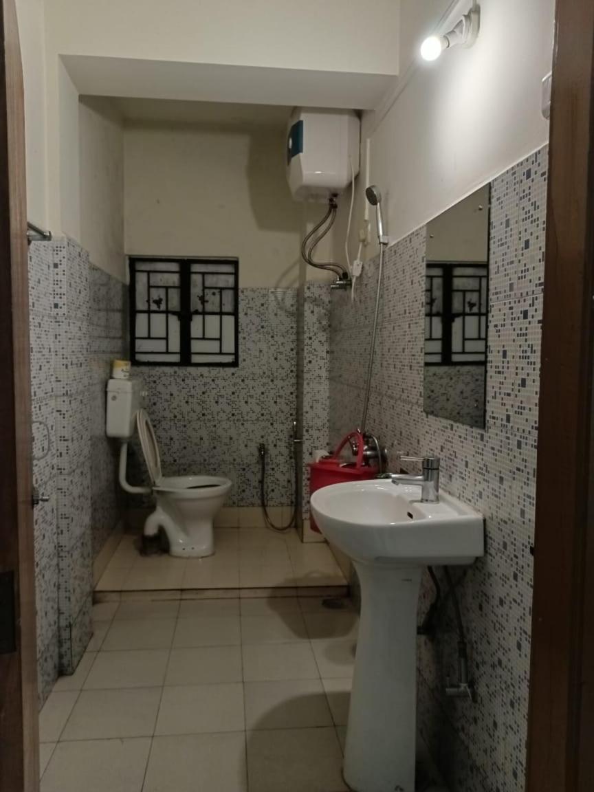Hotel Travellers Inn シロン エクステリア 写真