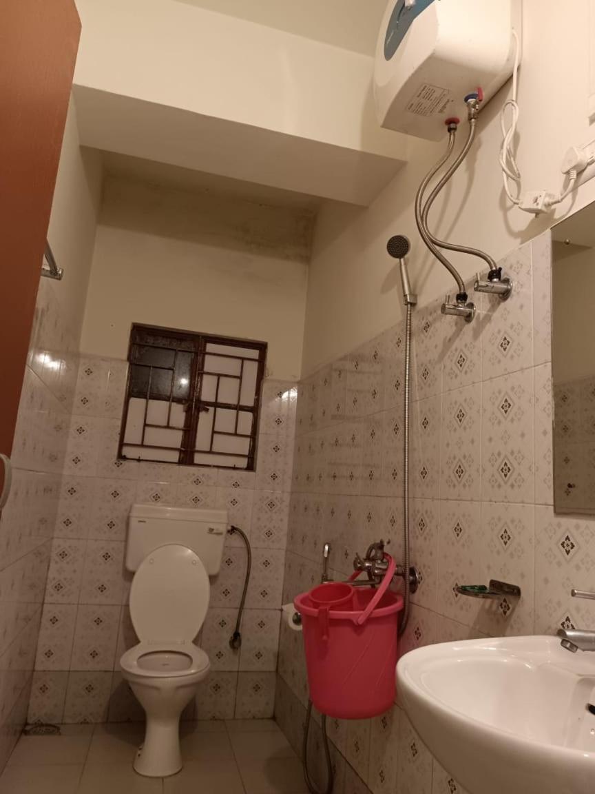 Hotel Travellers Inn シロン エクステリア 写真