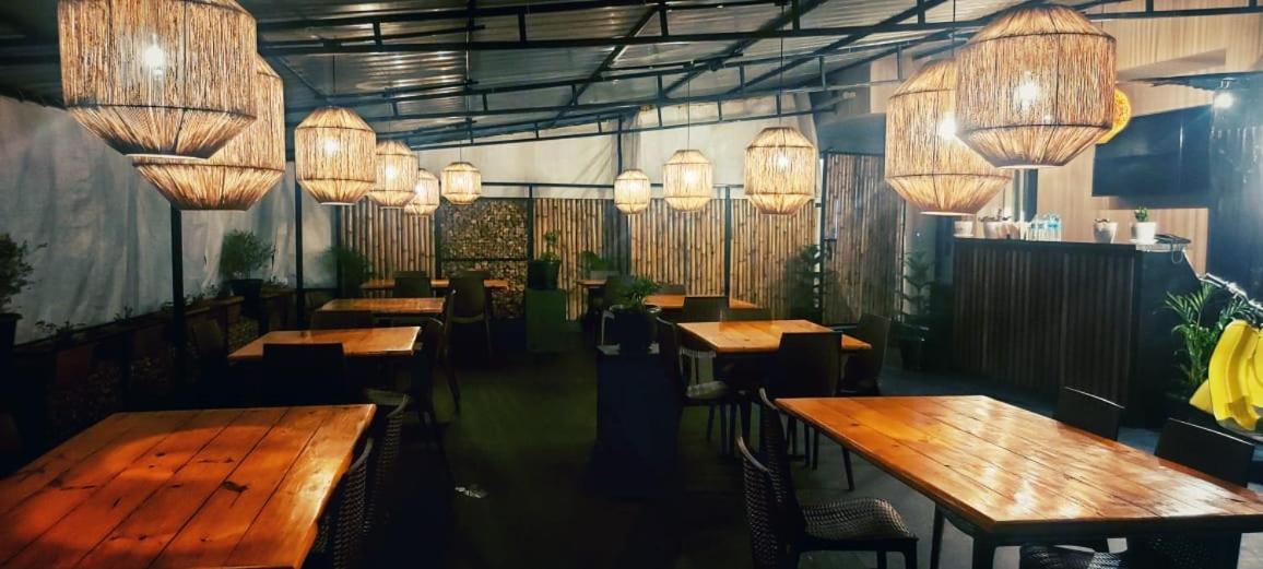 Hotel Travellers Inn シロン エクステリア 写真