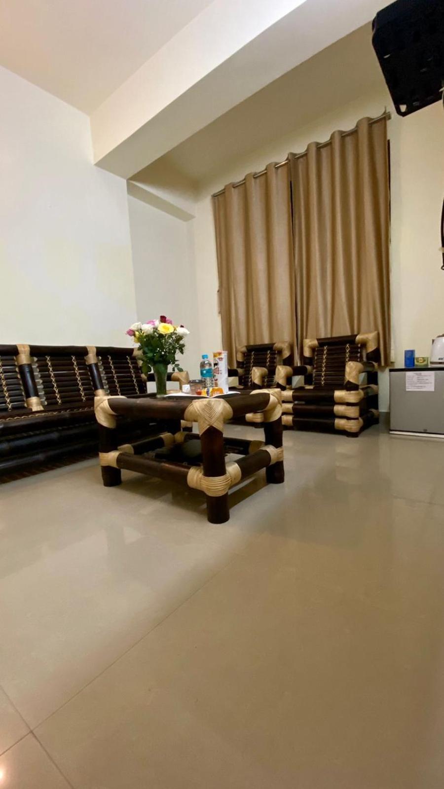 Hotel Travellers Inn シロン エクステリア 写真