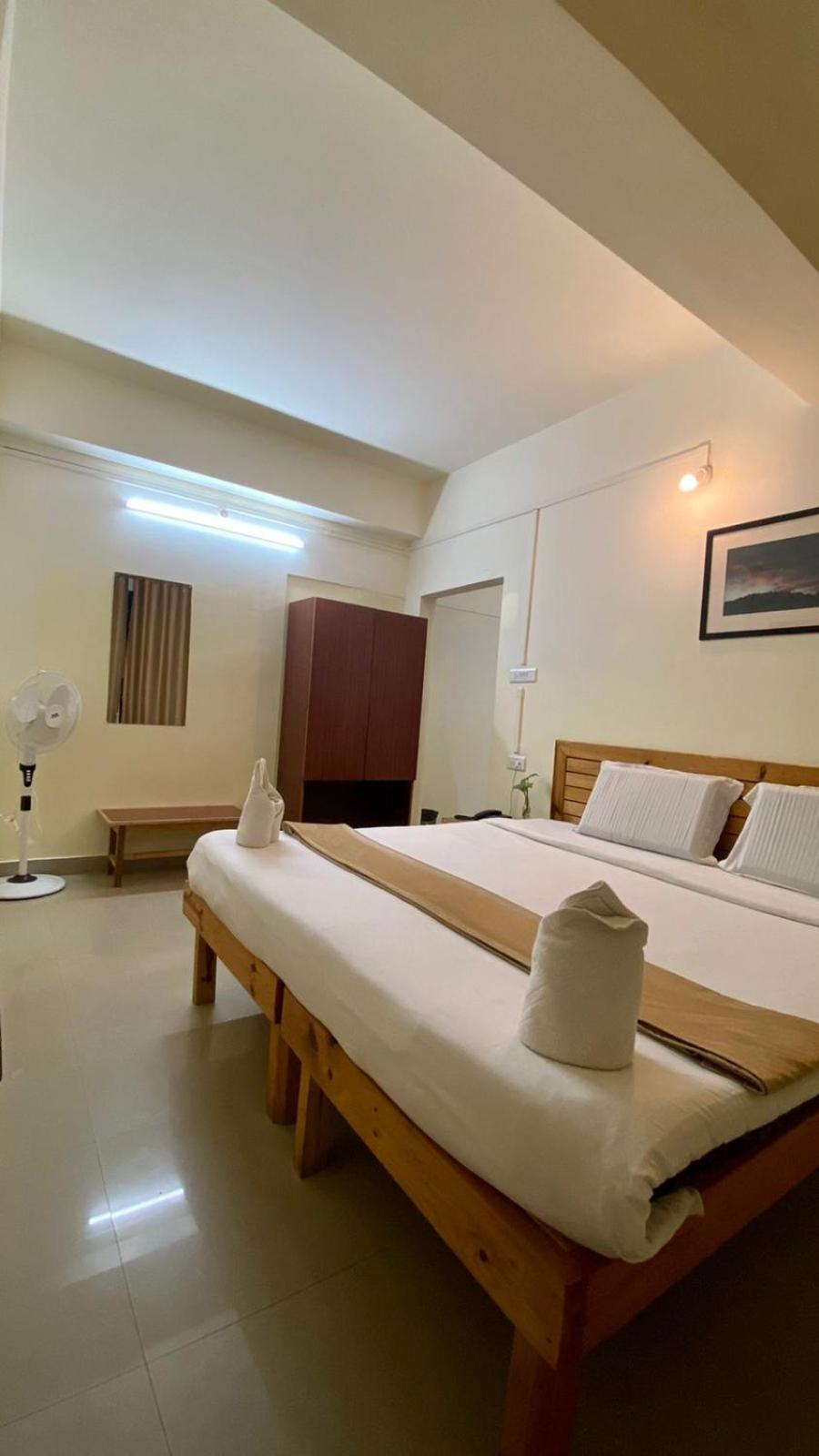 Hotel Travellers Inn シロン エクステリア 写真
