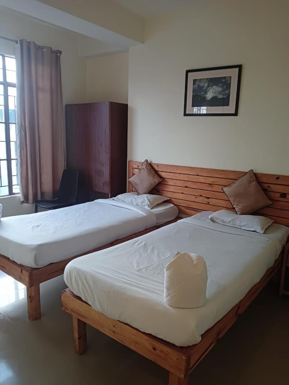 Hotel Travellers Inn シロン エクステリア 写真