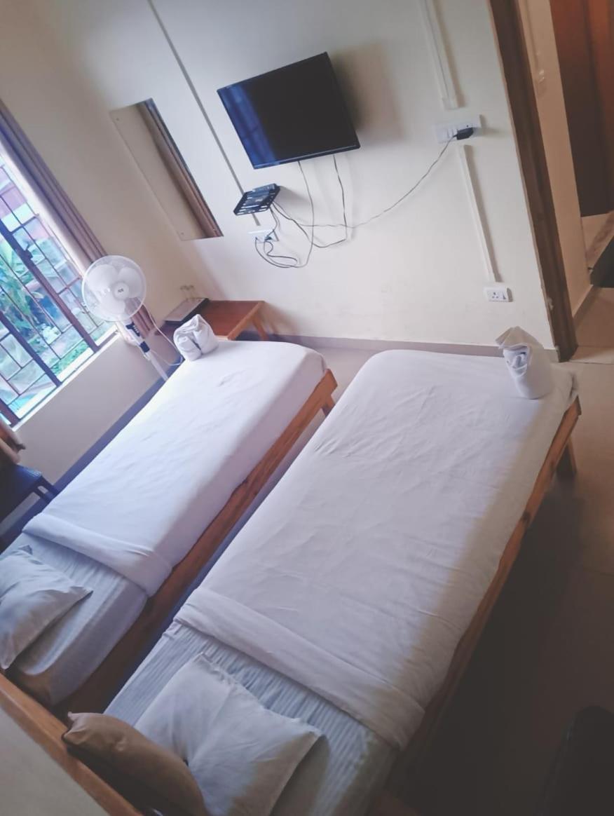 Hotel Travellers Inn シロン エクステリア 写真