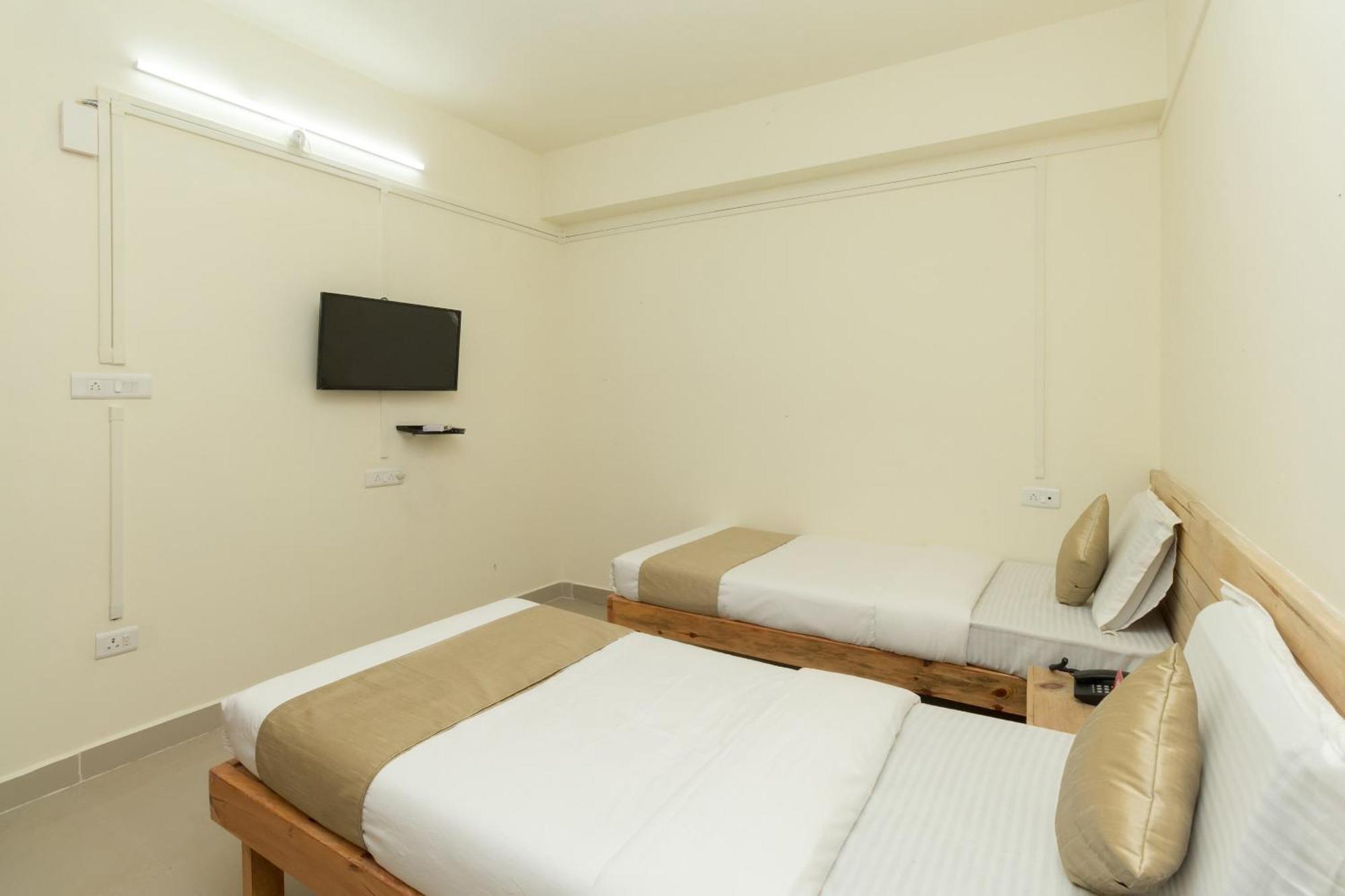 Hotel Travellers Inn シロン エクステリア 写真