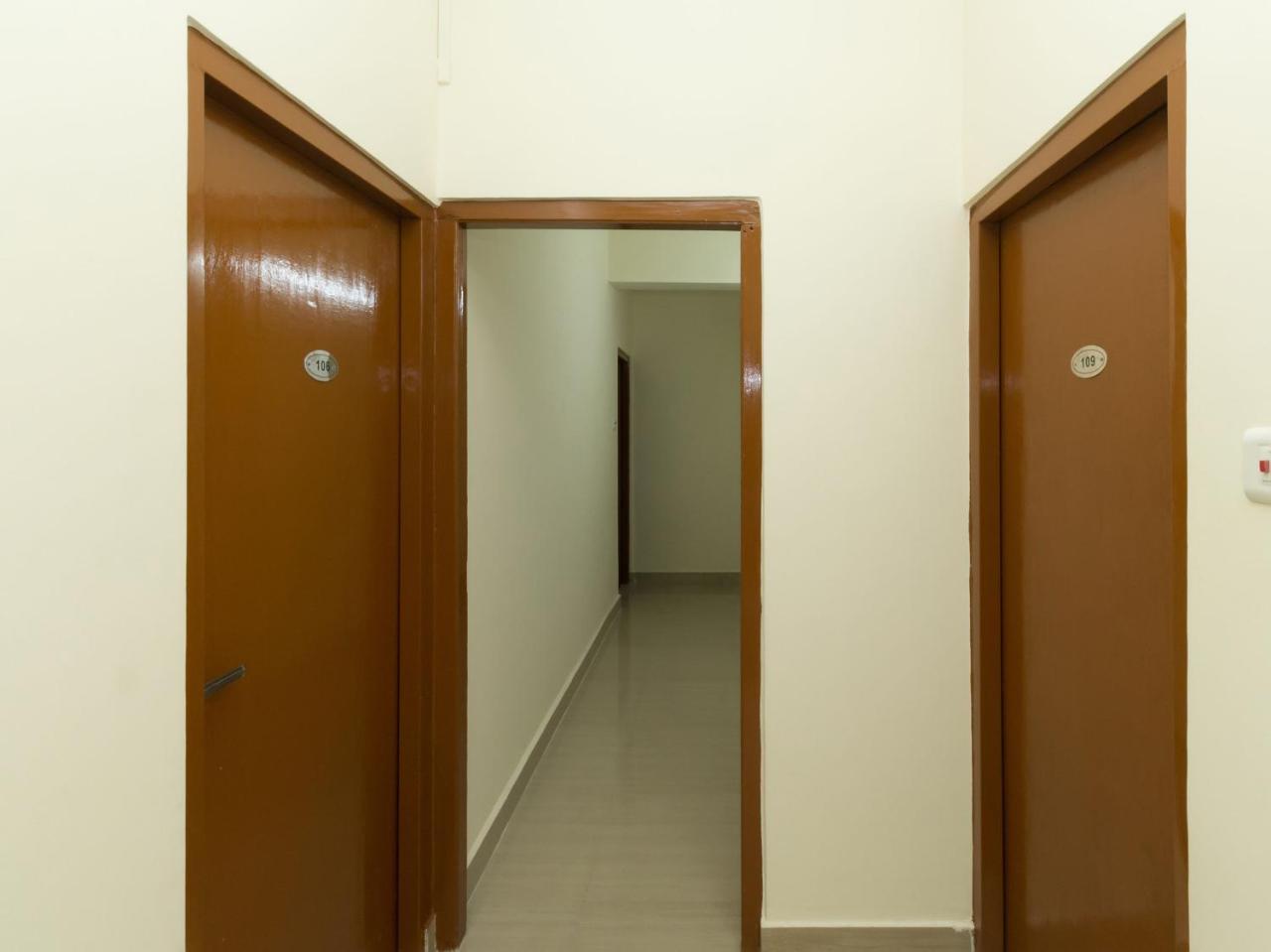Hotel Travellers Inn シロン エクステリア 写真