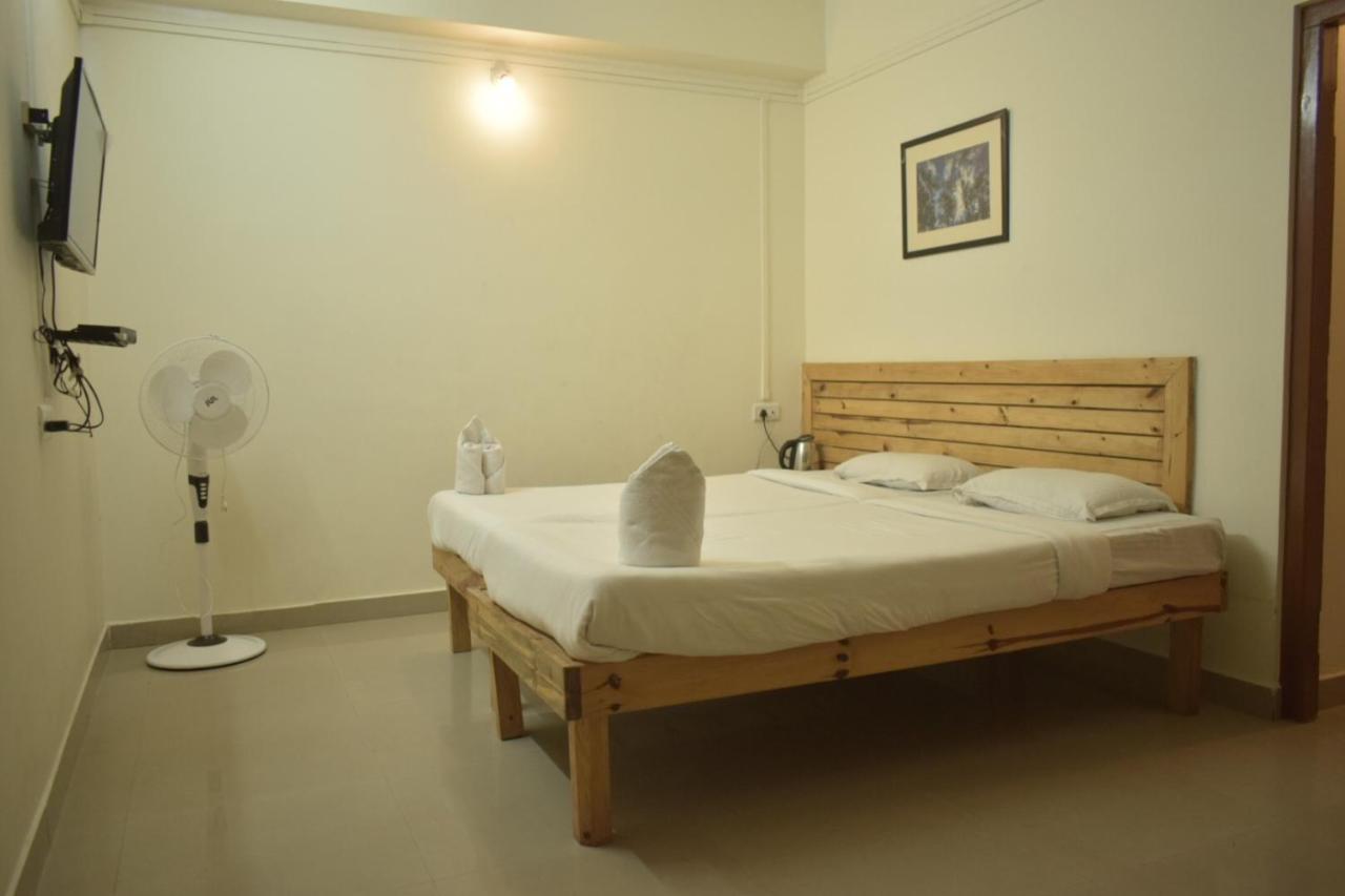 Hotel Travellers Inn シロン エクステリア 写真